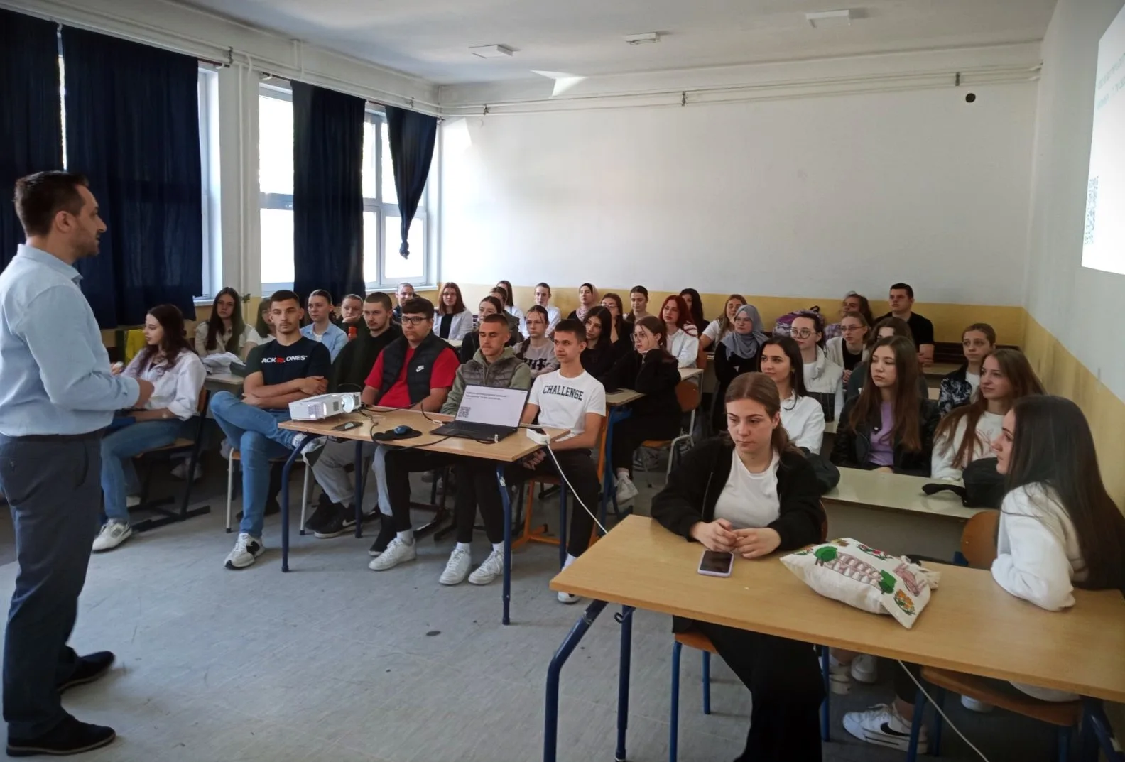 Kurs islama u Žepču: Predavanje za srednjoškolce o temi vjerovanja u Božije poslanike 1 Kurs islama u Žepču: Predavanje za srednjoškolce o temi vjerovanja u Božije poslanike
