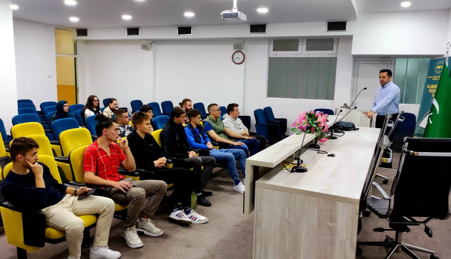 Kurs islama u Bihaću: Predavanje za srednjoškolce o temi vjerovanja u Božije poslanike 1 Kurs islama u Bihaću: Predavanje za srednjoškolce o temi vjerovanja u Božije poslanike