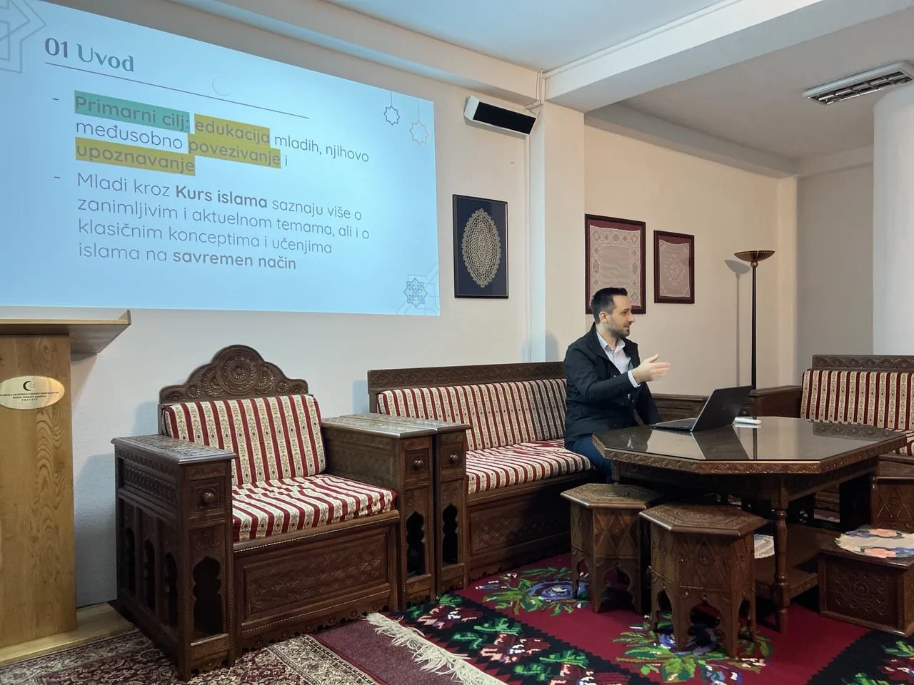 Kurs islama u Travniku: Predavanje za srednjoškolce o temi vjerovanja u Božije poslanike 1 Kurs islama u Travniku: Predavanje za srednjoškolce o temi vjerovanja u Božije poslanike