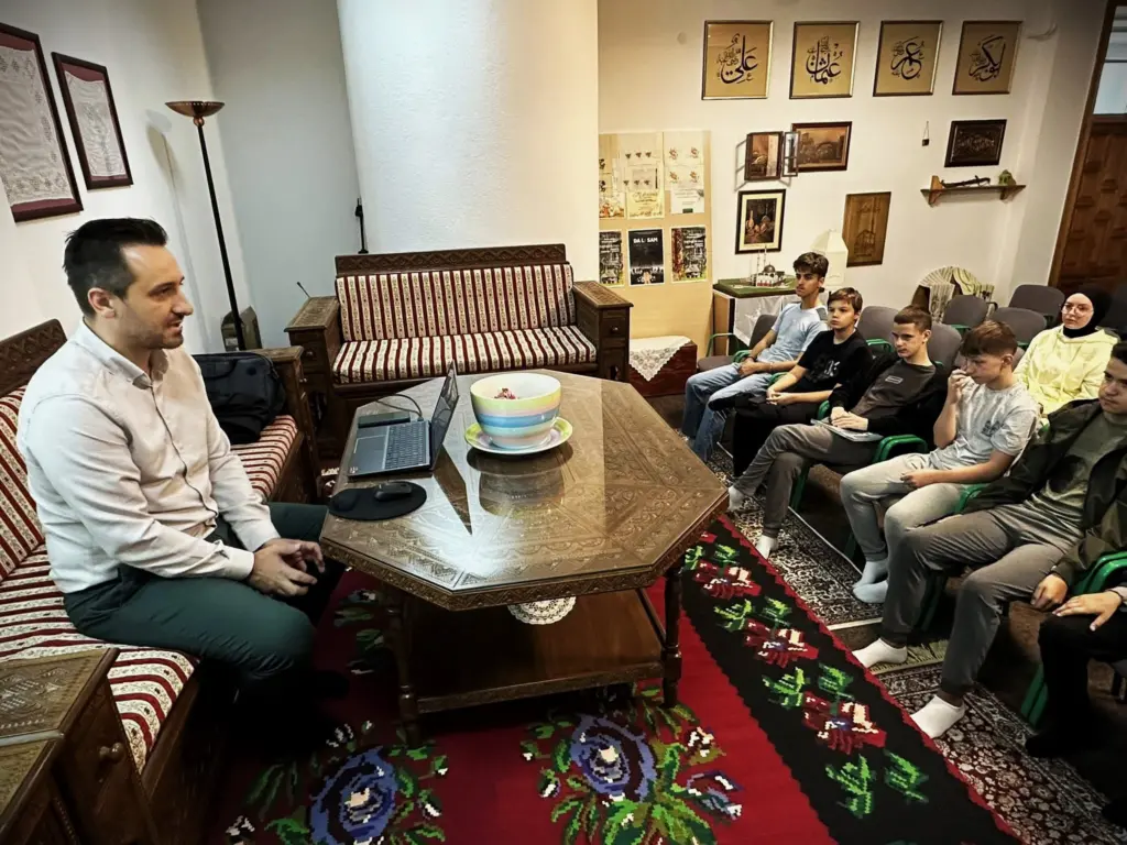 Kurs islama u Travniku: Predavanje za srednjoškolce o temi “Vjerovanje u Sudnji dan” 2 Kurs islama u Travniku: Predavanje za srednjoškolce o temi "Vjerovanje u Sudnji dan"