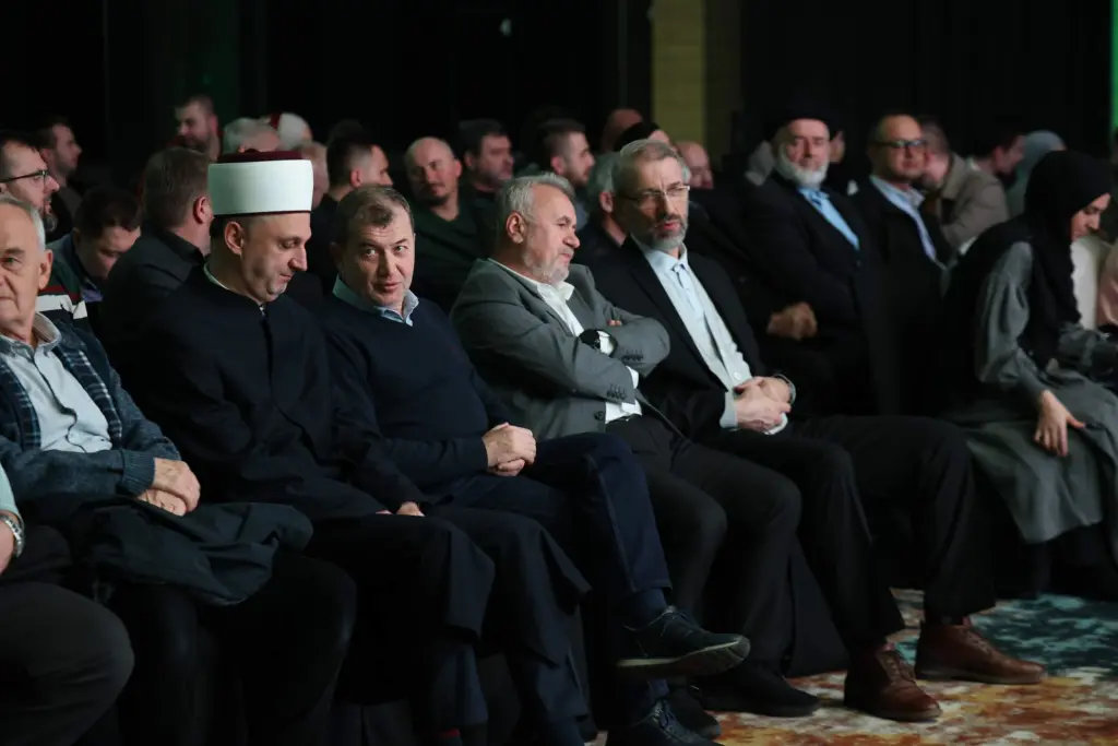 U Sarajevu predstavljena knjiga "Iz kur'anskog beskraja", Abdul-Aziza Drkića: Knjiga naučne i praktične vrijednosti