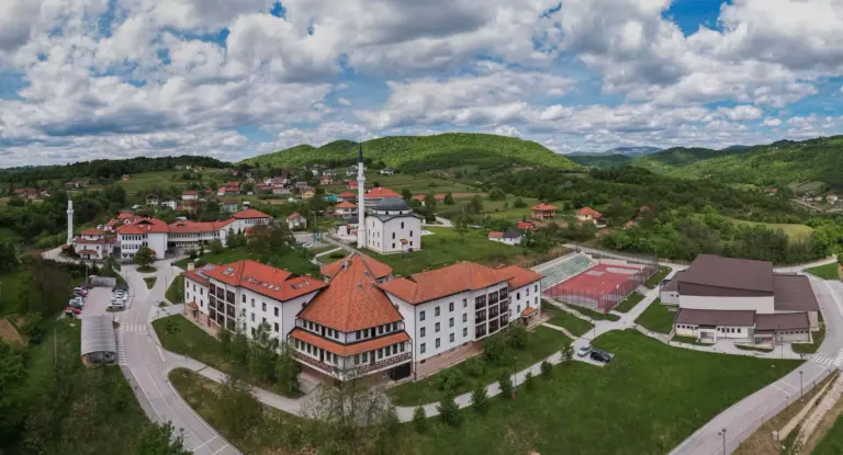 Digitalna transformacija u službi tradicije i izvrsnosti: Održano stručno usavršavanje za profesore islamskog područja u medresama IZ u BiH 1 Foto: Facebook / Medresa "Osman ef. Redžović", Veliko Čajno, Visoko
